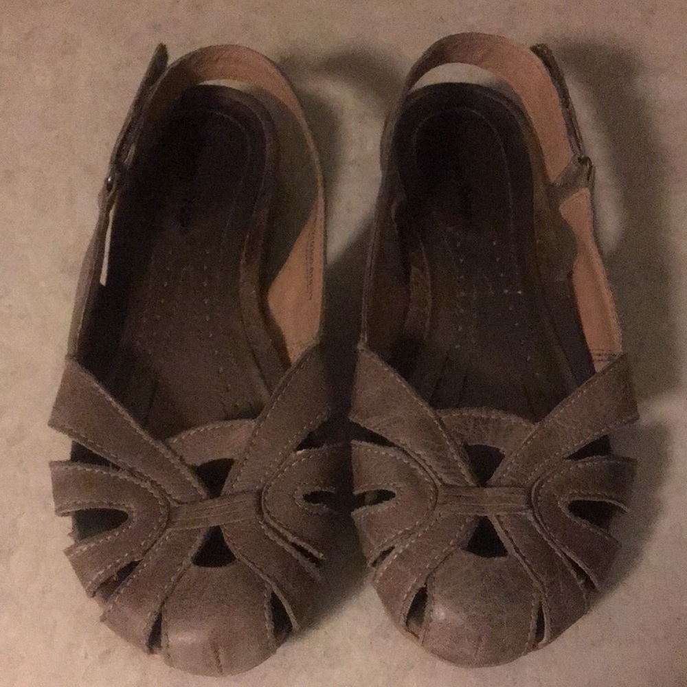 BareTraps metallic/bronze slide in sandals SZ 7M